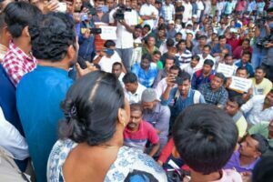 హోంగార్డు రవీందరును పరామర్శించిన కిషన్ రెడ్డి 5 5