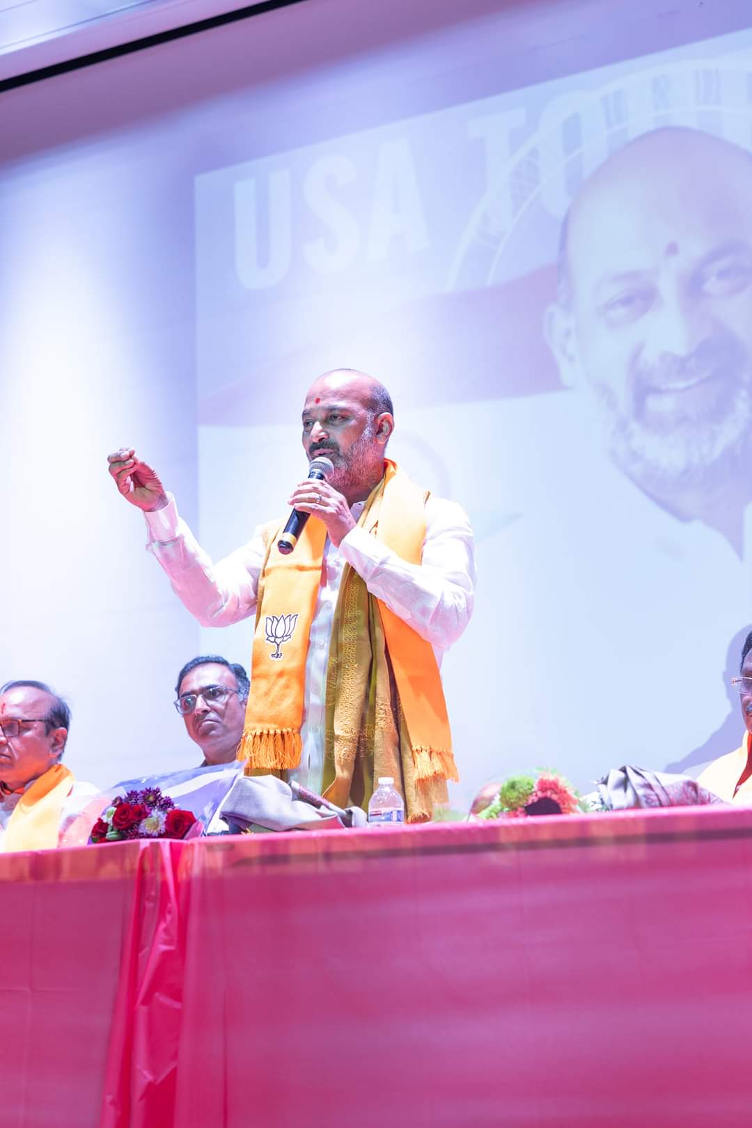 అయోధ్య అక్షింతలపై మంత్రి పొన్నం వ్యాఖ్యలు సరైనవి కావు : Bandi Sanjay 10 అయోధ్య అక్షింతలపై మంత్రి పొన్నం వ్యాఖ్యలు సరైనవి కావు : Bandi Sanjay