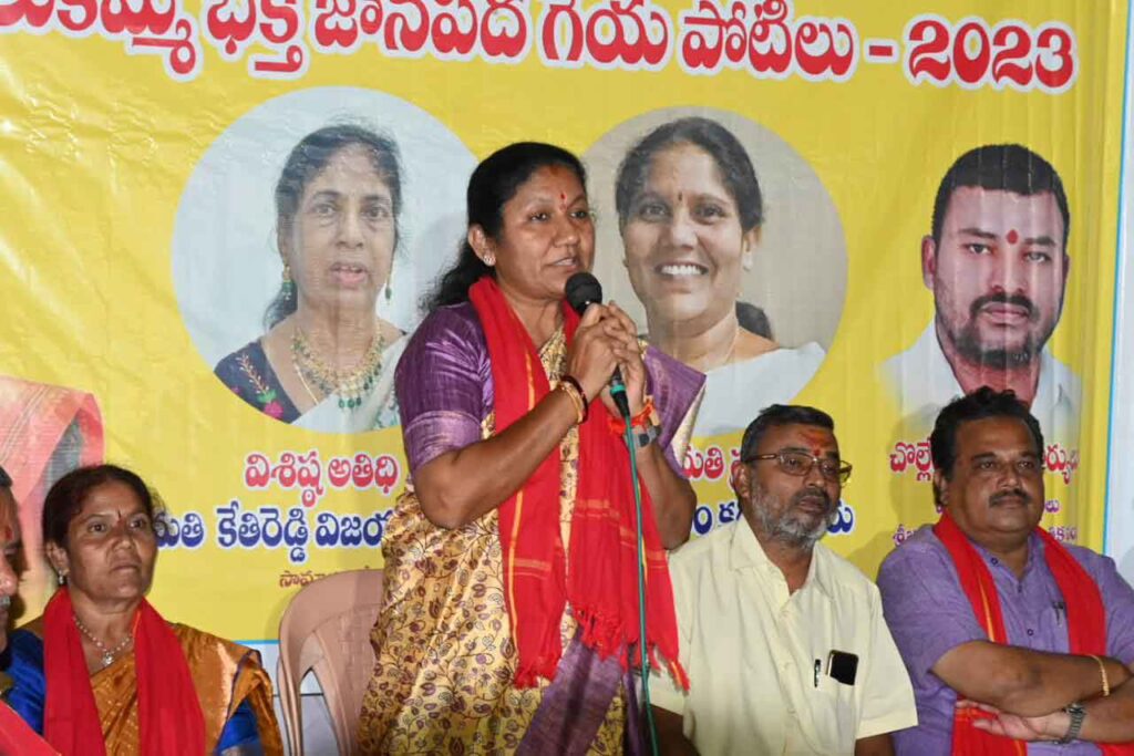 కాపువాడ బతుకమ్మ సంబరాలలో శ్రీమతి రావు పద్మ 8 Rao Padma in Bathukamma Celebrations-02