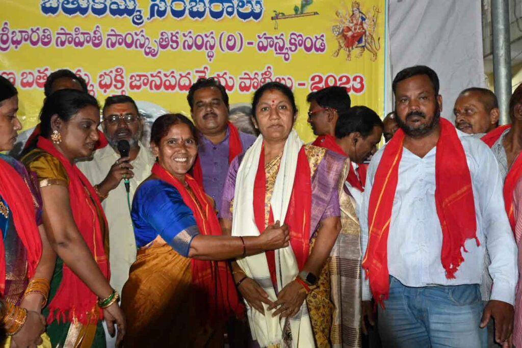 కాపువాడ బతుకమ్మ సంబరాలలో శ్రీమతి రావు పద్మ 5 Rao Padma in Bathukamma Celebrations-05