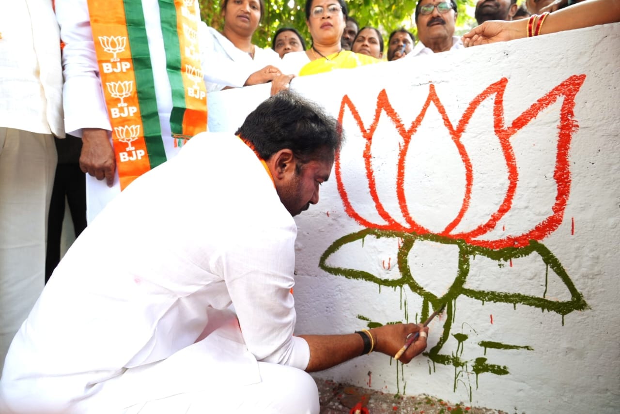 BJP వాల్ రైటింగ్ ప్రచారాన్ని ప్రారంభించిన కేంద్ర మంత్రి 6 BJP వాల్ రైటింగ్ ప్రచారాన్ని ప్రారంభించిన కేంద్ర మంత్రి