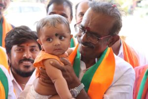 నర్మెట్ట మండల కేంద్రంలో బూర నర్సయ్య గౌడ్ గడపగడపకు - మోడీ అంటు ప్రచారం 4 Boora Campaign In Jangaon 3