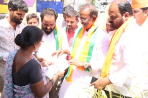 నర్మెట్ట మండల కేంద్రంలో బూర నర్సయ్య గౌడ్ గడపగడపకు - మోడీ అంటు ప్రచారం 6 Boora Campaign In Jangaon 5