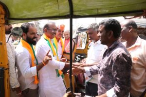 నర్మెట్ట మండల కేంద్రంలో బూర నర్సయ్య గౌడ్ గడపగడపకు - మోడీ అంటు ప్రచారం 7 Boora Campaign In Jangaon 6