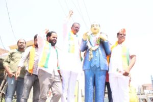నర్మెట్ట మండల కేంద్రంలో బూర నర్సయ్య గౌడ్ గడపగడపకు - మోడీ అంటు ప్రచారం 8 Boora Campaign In Jangaon 7
