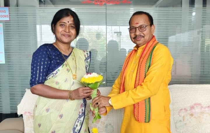బిజెపి నేత రాణి రుద్రమ భద్రాచలం పర్యటన 2 బిజెపి నేత రాణి రుద్రమ భద్రాచలం పర్యటన